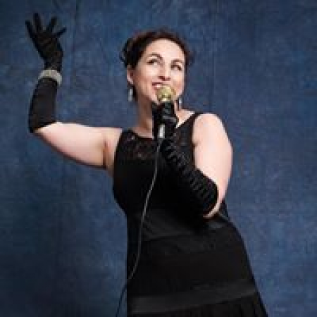 Joanna Lee - Photo 4