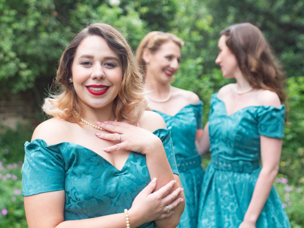 The Jingle Belles - Photo 2