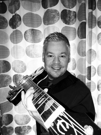 Paul Wilson-Singer Guitarist and DJ. - Photo 3