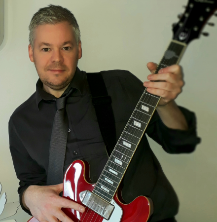 Paul Wilson-Singer Guitarist and DJ. - Photo 8