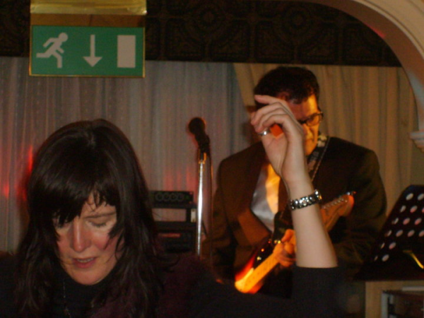 Tony Davey Guitar Vocalist - Photo 2