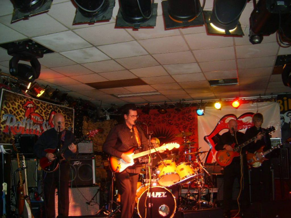 Tony Davey Guitar Vocalist - Photo 5