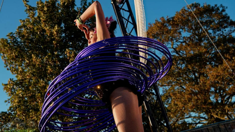 Cabaret Hula Hoop Act - Photo 2