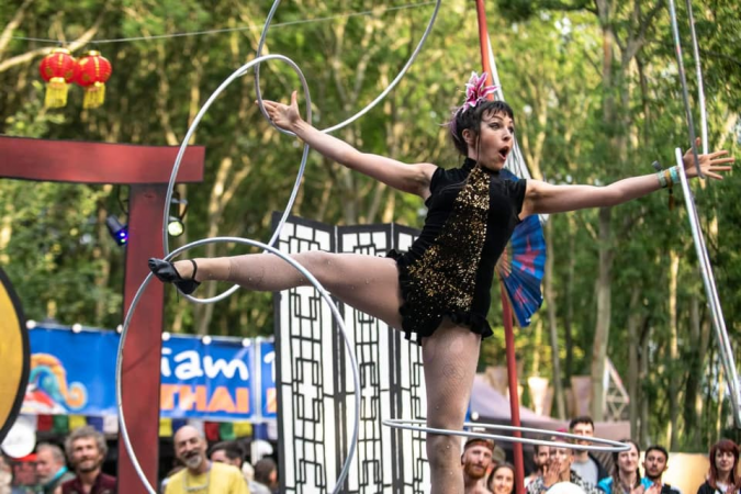 Cabaret Hula Hoop Act - Photo 3