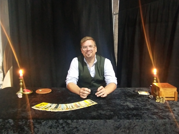 Amazing Tarot Reader Atticus Green - Photo 2