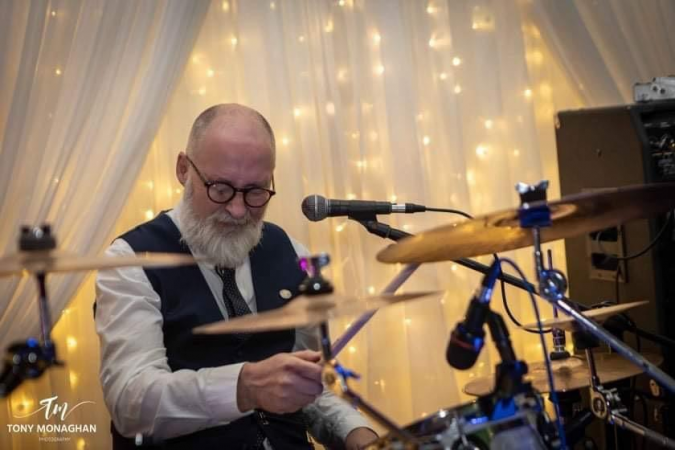 The Hitmen & Her - Photo 25