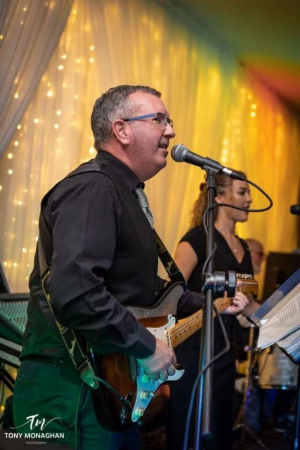 The Hitmen & Her - Photo 19