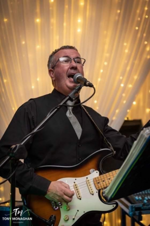 The Hitmen & Her - Photo 22