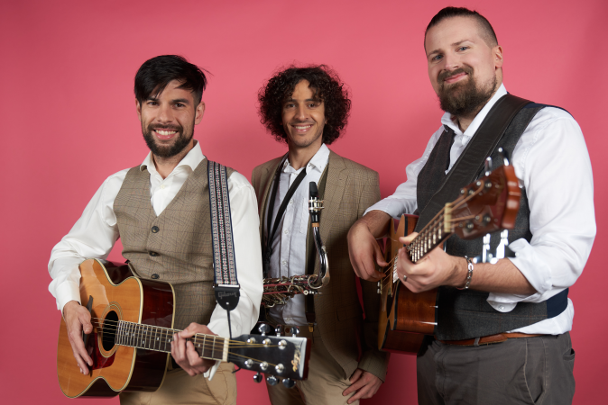 Fox & The Hounds - Photo 2