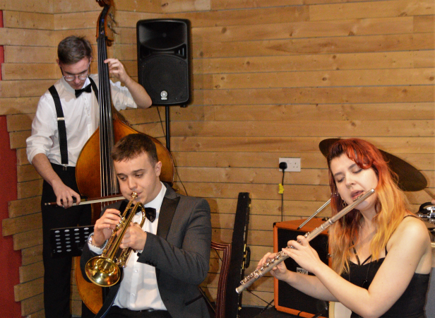 The Pint Sized Big Band - Photo 2