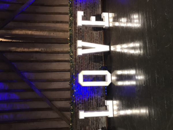 Wedding package, dancefloor booths, letters & cart - Photo 2