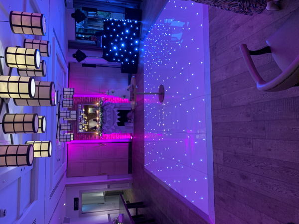 Wedding package, dancefloor booths, letters & cart - Photo 11