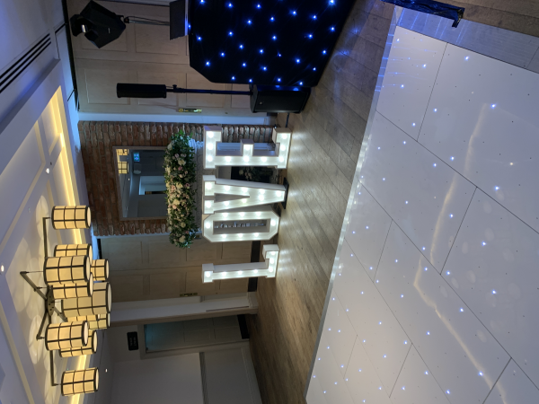 Wedding package, dancefloor booths, letters & cart - Photo 15