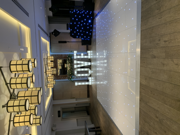 Wedding package, dancefloor booths, letters & cart - Photo 16