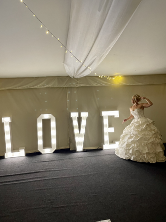Wedding package, dancefloor booths, letters & cart - Photo 20