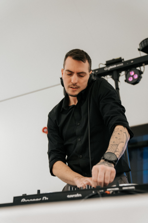 Xander Ale - Photo 3