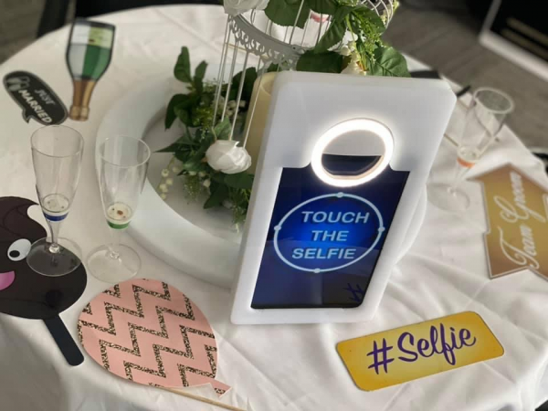 Selfie Star - Table Selfies - Photo 2