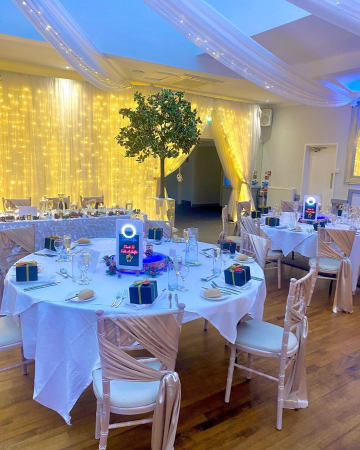 Selfie Star - Table Selfies - Photo 4