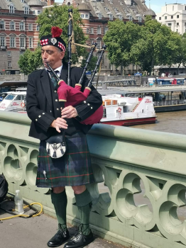 Bagpiper