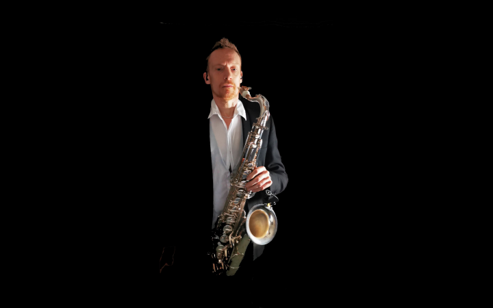 Michael, Saxophonist - Photo 2