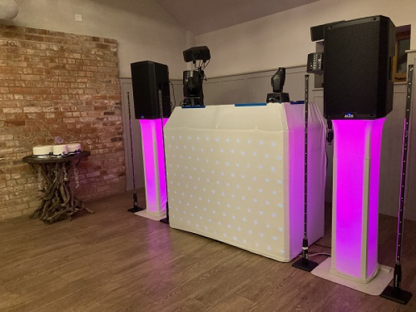 Versatile DJ Perfect For Weddings & Party Events - Photo 3