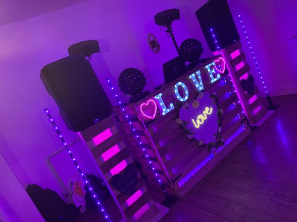 Versatile DJ Perfect For Weddings & Party Events - Photo 4