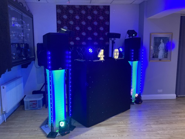 Versatile DJ Perfect For Weddings & Party Events - Photo 8