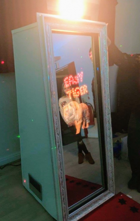 Photo Booth and Magic Mirror Hire - Photo 2