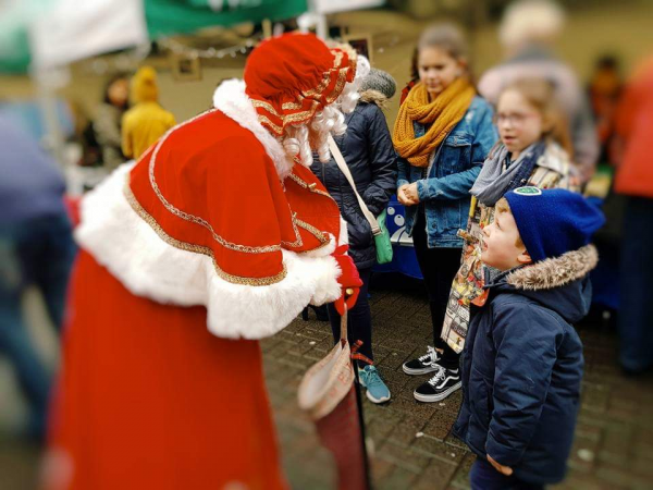 Mrs Mary Claus  - Photo 4