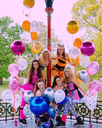 FUNKY CHICKS - Photo 2