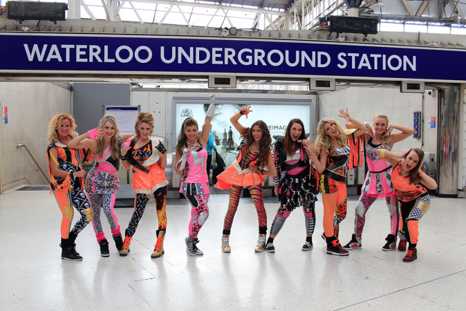 FUNKY CHICKS - Photo 8