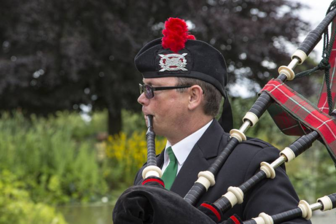 Mike Simmons Bagpiper - Photo 12