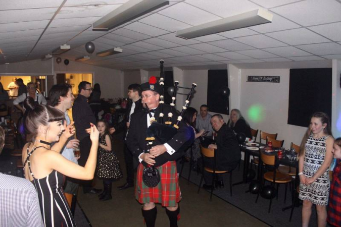 Mike Simmons Bagpiper - Photo 5