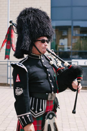 Mike Simmons Bagpiper - Photo 7