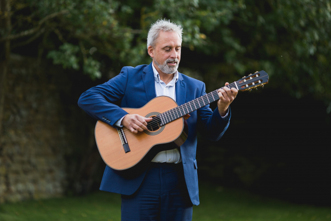 Paul Martin Solo Guitarist - Photo 2