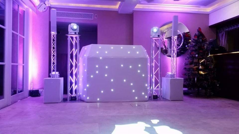 The Surrey Wedding DJ - Photo 8