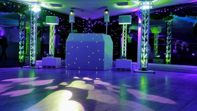 The Surrey Wedding DJ - Photo 29