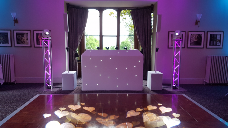 The Surrey Wedding DJ - Photo 36