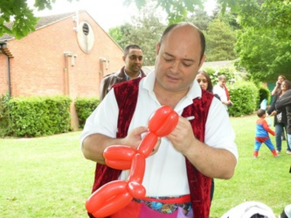 Balloon Modelling Man  - Photo 8