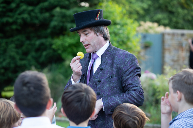 The Great Adamos - (Family Magician) - Photo 2