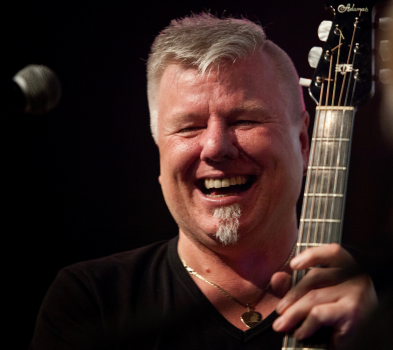Gordon Mark Webber - Singing guitarist 