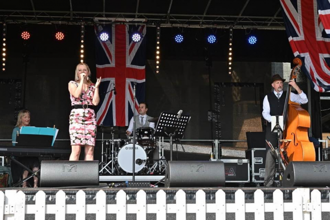 Pink Champagne Duo / Trio / Quartet  - Photo 21