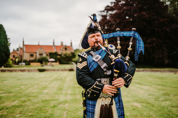 Andrew Brian - Highland Bagpiper - Photo 16